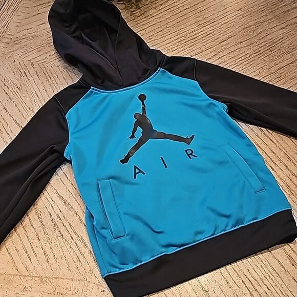 Jordan sweater size 5-6 - Picture 10 of 10